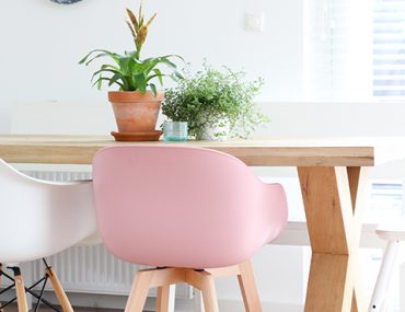 Roze moderne stoel