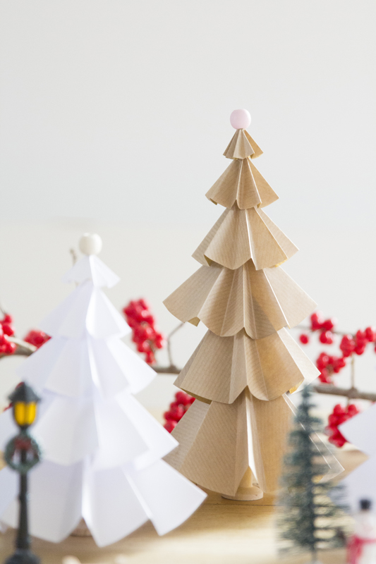 Kerstboompjes van papier
